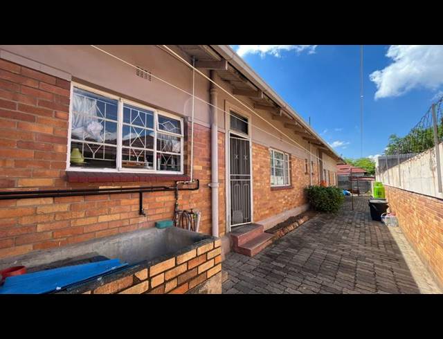 6 BEDROOM HOUSE FOR SALE IN BOKSBURG WEST